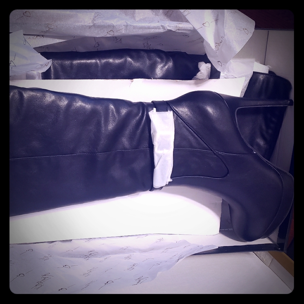 Thalia Sodi boots